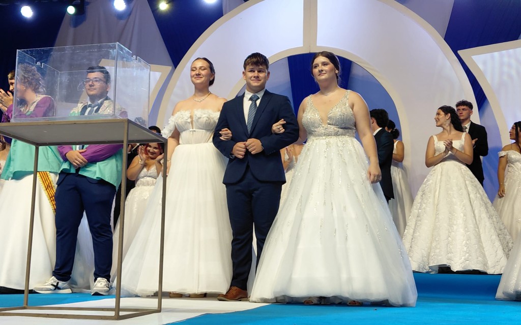 PREÀMBUL FESTER: DESSET REPRESENTANTS DE LA FESTA, ELEGITS AL FESTIVAL 2026. Els primers majors, Llum, Ainhoa i Aitor; els primers infantils Regina, Lara i Pau