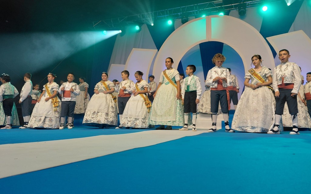 PREÀMBUL FESTER: DESSET REPRESENTANTS DE LA FESTA, ELEGITS AL FESTIVAL 2026. Els primers majors, Llum, Ainhoa i Aitor; els primers infantils Regina, Lara i Pau