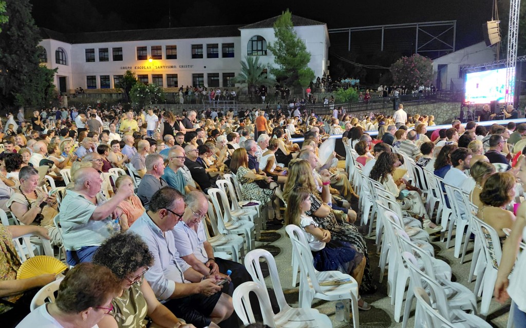 PREÀMBUL FESTER: DESSET REPRESENTANTS DE LA FESTA, ELEGITS AL FESTIVAL 2026. Els primers majors, Llum, Ainhoa i Aitor; els primers infantils Regina, Lara i Pau
