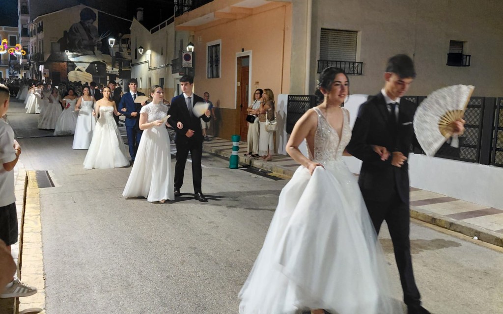 PREÀMBUL FESTER: DESSET REPRESENTANTS DE LA FESTA, ELEGITS AL FESTIVAL 2026. Els primers majors, Llum, Ainhoa i Aitor; els primers infantils Regina, Lara i Pau