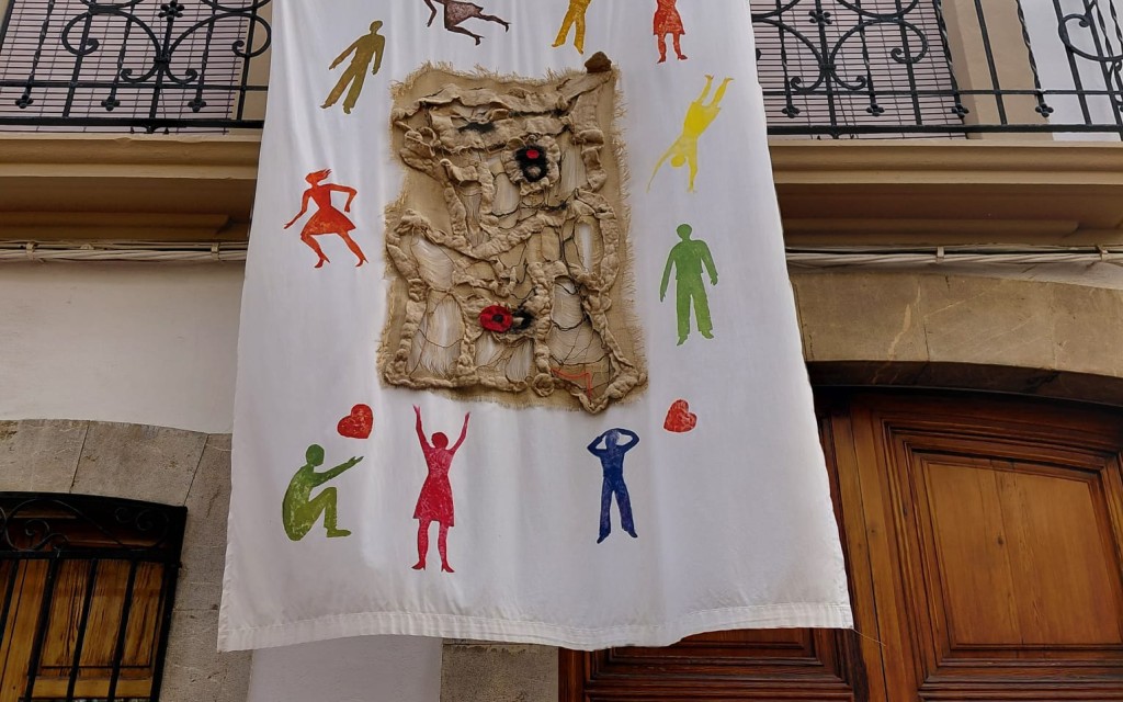 MIRADES URBANES, DINS DEL CARRER CONSTITUCIÓ. Art al Vent 2026. Hui és diumenge 19 de juliol. Obres 61 a 64