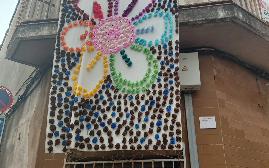 MIRADES URBANES: ART AL VENT 2026, DEIXEM EL CARRER CONSTITUCIÓ. Obres 69 a 72