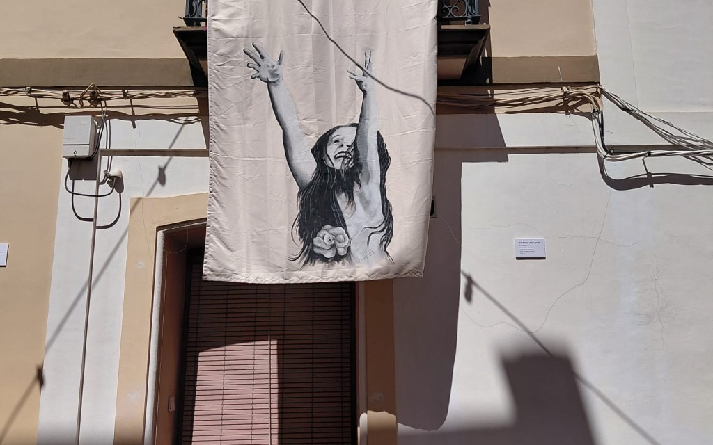 MIRADES URBANES: ACABANT EN TRES DIES ART AL VENT 2026. Carrer Doctor Gómez Ferrer, obres 73 a 76