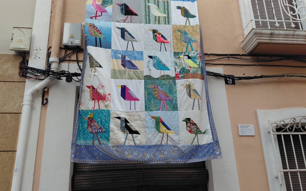 MIRADES URBANES. ART AL VENT 2026 ACABANT. Carrer Doctor Gómez Ferrer. Obres 77 a 80