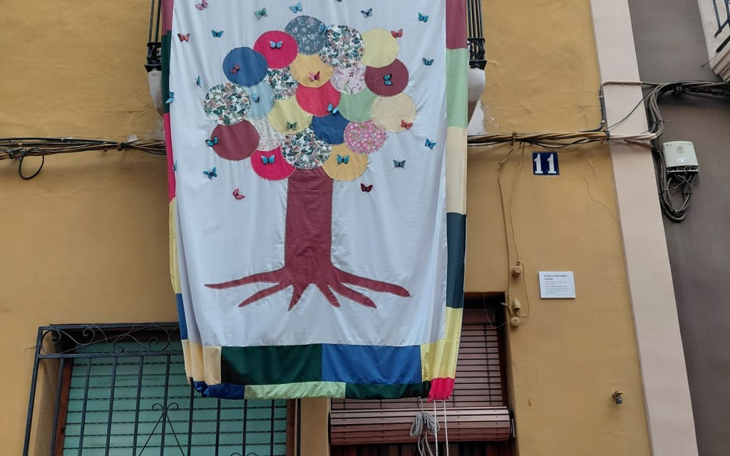 MIRADES URBANES. ART AL VENT 2026 ACABANT. Carrer Doctor Gómez Ferrer. Obres 77 a 80