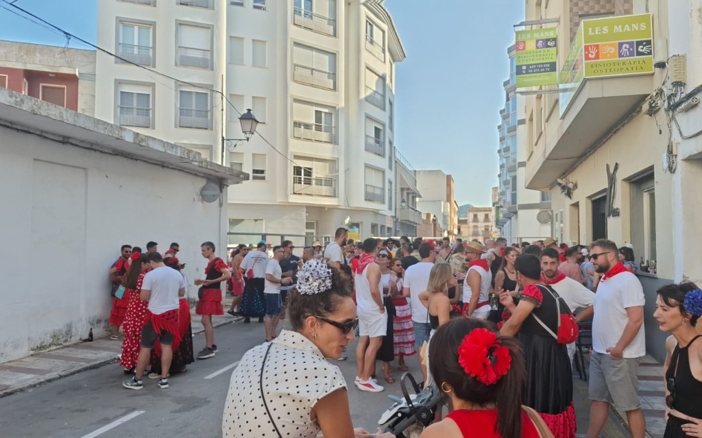 SEGUIM A LA FESTA. GATA 2026. HUI ÉS EL QUART DIA DEDICAT A LES PAELLES NOCTURNES. Les calaveres, primer premi de barraques