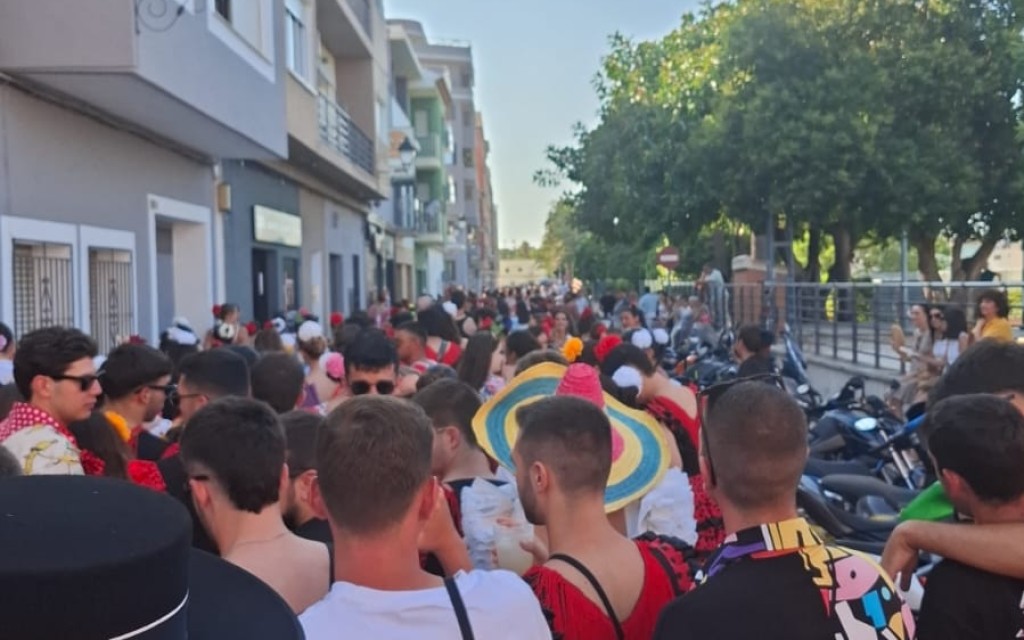 SEGUIM A LA FESTA. GATA 2026. HUI ÉS EL QUART DIA DEDICAT A LES PAELLES NOCTURNES. Les calaveres, primer premi de barraques