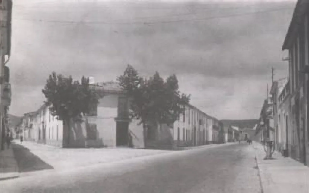 EL DESTACAMENT DE LA BENEMÈRITA DE GATA CELEBRA A LA VERGE DEL PILAR, LA SEUA PATRONA. L'antiga Caserna de la Guàrdia Civil de 1886 continua en peu, però en desús