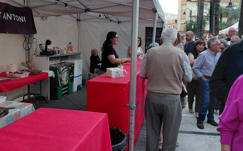 SEGUEIX EL BON TEMPS. HUI, TERCER DIA DE LA FIRA GATA AL CARRER. Totes les activitats. A les 17:30 h. faré la ruta a Ermita i Casa de la Lepra (eixida de la Plaça de l'Església),