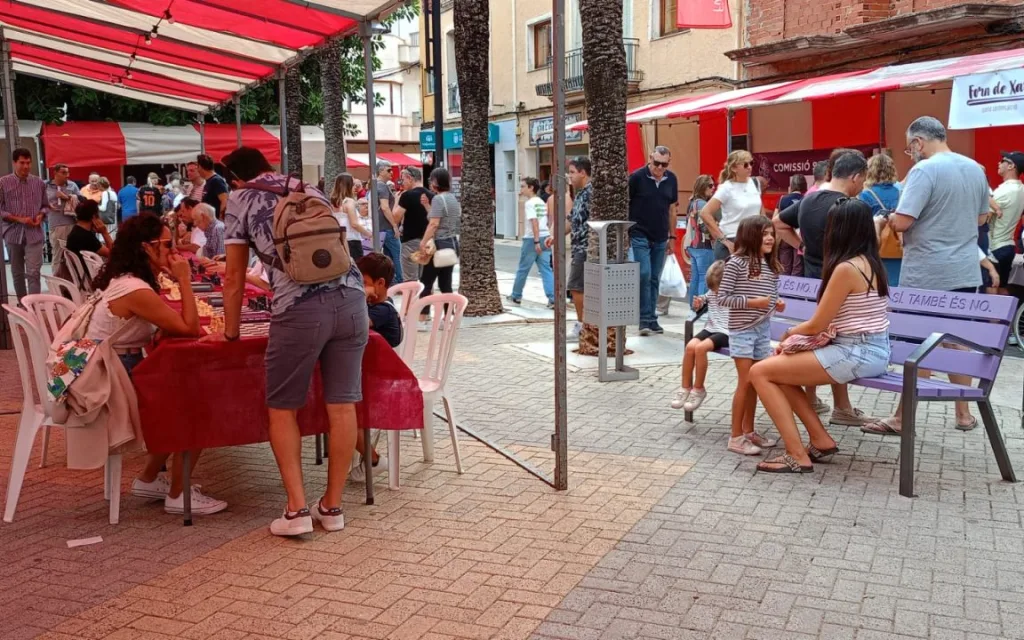 TRES DIES DE FIRA, GATA AL CARRER: 9, 10 i 11, COMERÇ, GASTRONOMIA, ARTESANIA, TRADICIÓ, CULTURA, MÚSICA, ACTUACIONS,...