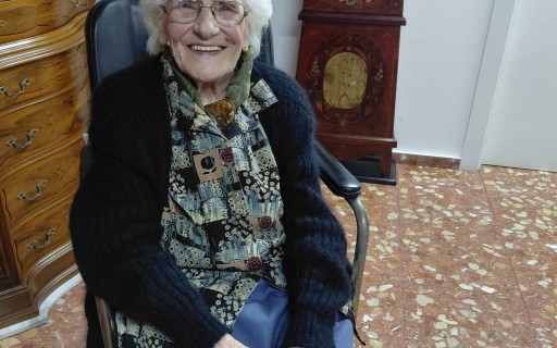 GATA TÉ UNA NOVA CENTENÀRIA. HUI FA 100 ANYS TERESA CERVERA MOLINA: Vitalitat, simpatia, molta memòria i bon humor