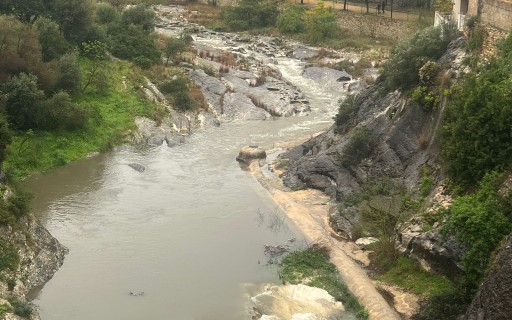 HA TORNAT A VINDRE EL RIU. SEGONA VEGADA A L'ANY 2026. Les pluges de les muntanyes han superat els 90 litres. A Gata, 33. El cap del riu ha arribat aquesta vesprada