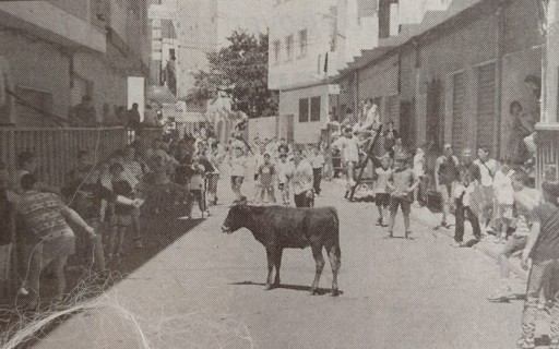 FOTOGRAFIES ANTIGUES...I D'ABANS (Gata en el record). Nº 1.912. Últim any de "bous al carrer" a la Font del Riu, 1998
