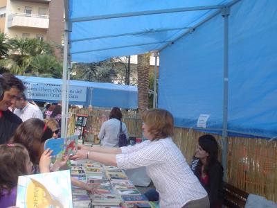 GRAN ACOLLIDA A LA FIRA DEL LLIBRE