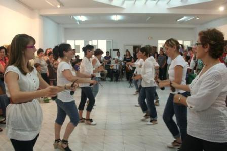 LLIUREN ELS DIPLOMES DEL CURS FORMACIÓ DE PERSONES ADULTES