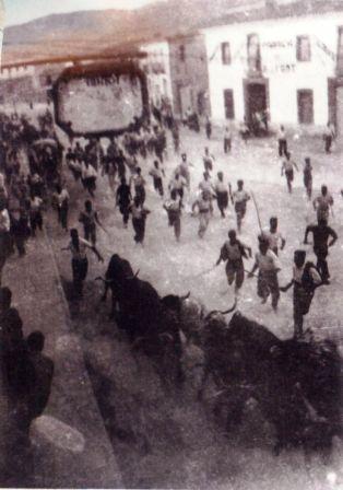 FOTOGRAFIES ANTIGUES (Gata en el record) -102-