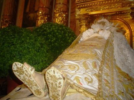COSTUM RELIGIÓS: HUI DIA 15, FESTA DE LA MARE DE DÉU DE LES ALFÀBEGUES