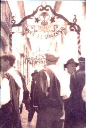 FOTOGRAFIES ANTIGUES (Gata en el record) -129- (la foto d´ahir divendres)