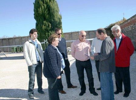 COMENCEN, PER FI, LES ESPERADES OBRES DEL CEMENTERI