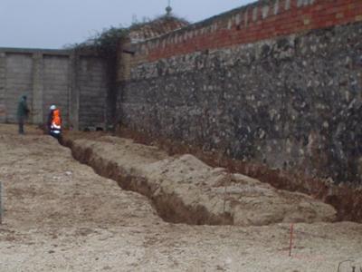 JA OBREN AL CEMENTERI.