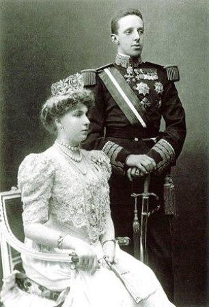 ELS REIS ALFONSO XIII I VICTORIA EUGENIA, ALCALDE I ALCALDESSA HONORARIS DE GATA. 1925