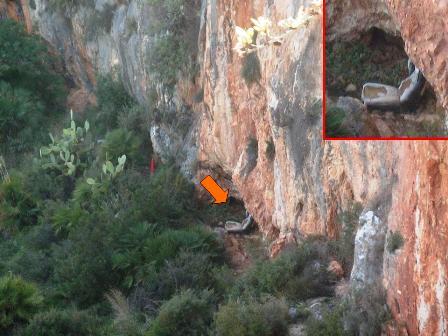 IMATGE-DENÚNCIA: Un sofà a les Coves Roges?.