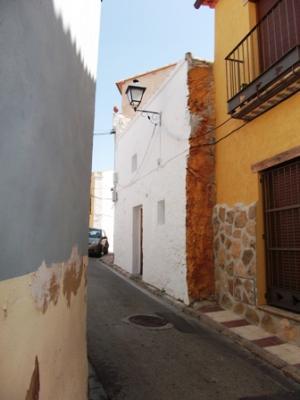 MIRADES URBANES A GATA: Carrer estret amb història. (1er aniversari)