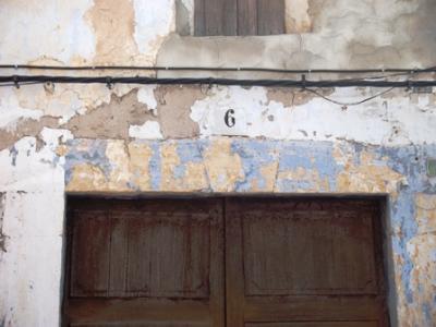 MIRADES URBANES: façana antiga.