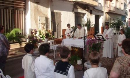 ADÉU A LES FESTES DE LA FONT DEL RIU 2011. Ahir, missa i processó.