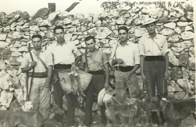 FOTOGRAFIES ANTIGUES (Gata en el record) -492-