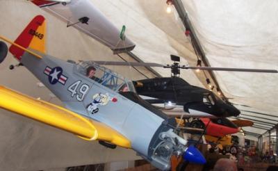 MIRADES URBANES DES DE LA FIRA ( III ): Avions dalt dels caps