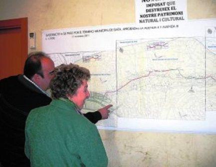 LA PREMSA PARLA HUI DE GATA: REBUIG DE L'ALCALDESSA AL TRAÇAT DEL GASEODUCTE