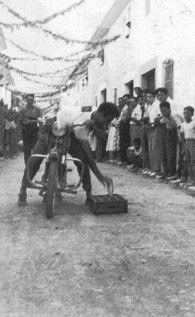 FOTOGRAFIES ANTIGUES (Gata en el record) -596, la de hui dia 1, dijous-