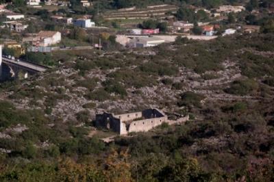 IMATGES CURIOSES: Caseta de la lepra des de dalt la muntaya