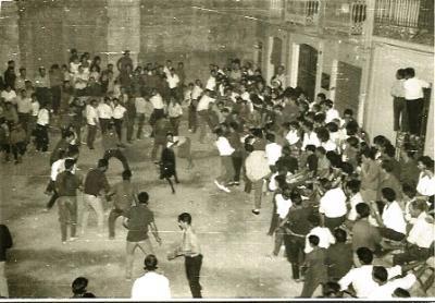 FOTOGRAFIES ANTIGUES (Gata en el record) -699, la d'ahir dia 13-