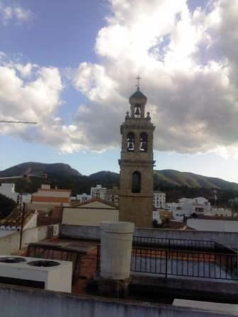 MIRADES URBANES: Vista del campanar