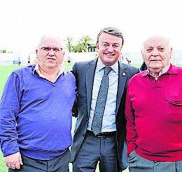 LA PREMSA PARLA HUI DE GATERS: futbol i solidaritat