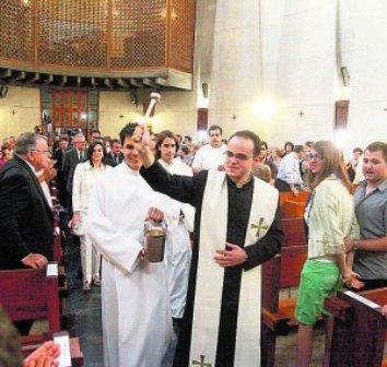 LA PREMSA PARLAde la primera missa de Juan Sivera a la seua parròquia de Xàbia