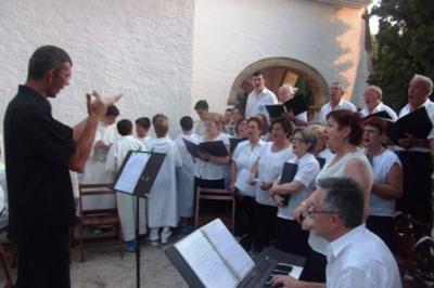 NOVENA AMB MÚSICA: Ahir va cantar el Cor Serrillàs