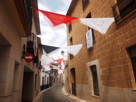 IMATGES DE FESTA: més carrers adornats: Duquessa d'Almodòvar i Hostal