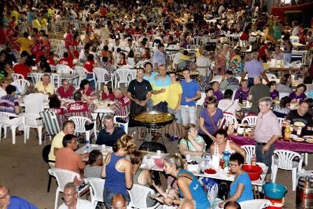 LA PREMSA PARLA DEles festes de Gata: Carrosses i Paelles
