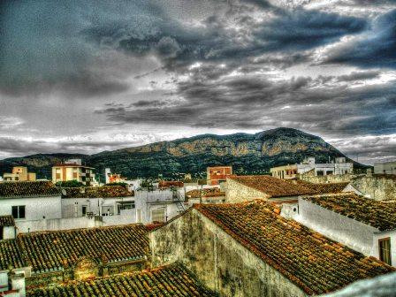 IMATGES CURIOSES: I al fons el Montgó