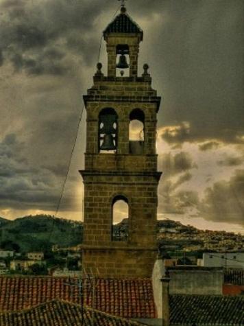 IMATGES CURIOSES: el campanar, guia del poble