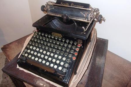 ¿SABIEU? que abans hi havia màquines d'escriure amb majúscules i amb minúscules