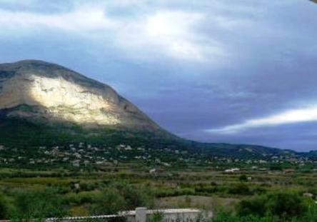 IMATGES CURIOSES: entre nuvols i soletel Montgó