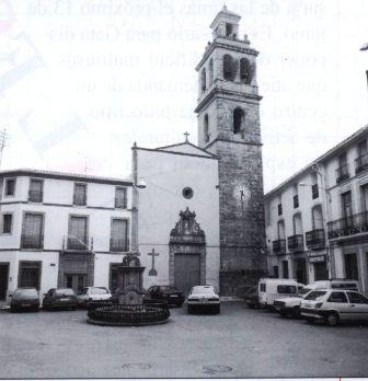 PLAÇA DE L'ESGLÉSIA SENSE COTXES ELS CAP DE SETMANA