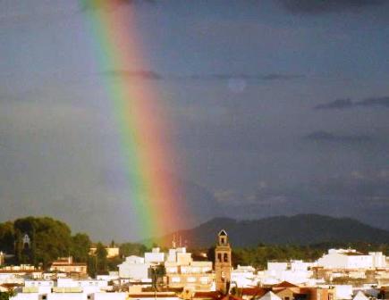 AQUESTA VESPRADA: EN UNS MOMENTS, TORMENTA D'AIGUA, GRANISSADA I ARC DE SANT MARTÍ
