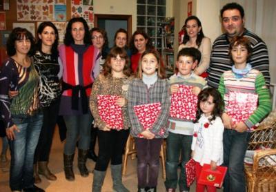 L'AMPA LLIURA ELS PREMIS DE LES TARGETES DE NADAL