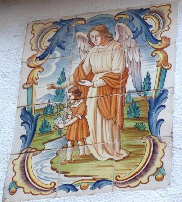 Hª LOCAL: 47 CAPELLETES A GATA. 19.- Àngel de la Guarda (carrer Bisserot)