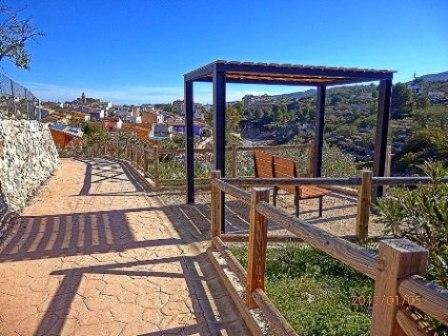 IMATGE CURIOSA: Des de dalt les Coves Roges: passeig avall, cap al poble